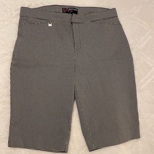 🤍 Peck & Peck black and white gingham shorts🤍